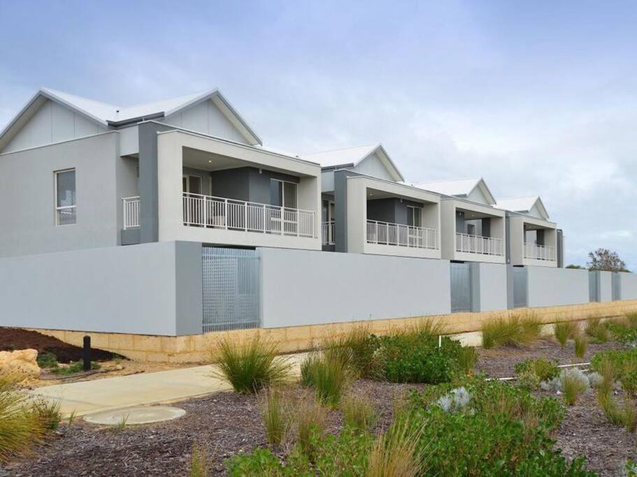 Modern Luxury 1 Bedroom Apartment - Walk To The Shops! Free Wifi Clarkson Exterior foto