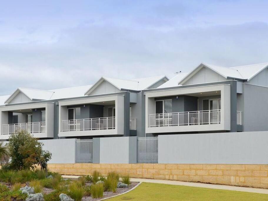 Modern Luxury 1 Bedroom Apartment - Walk To The Shops! Free Wifi Clarkson Exterior foto