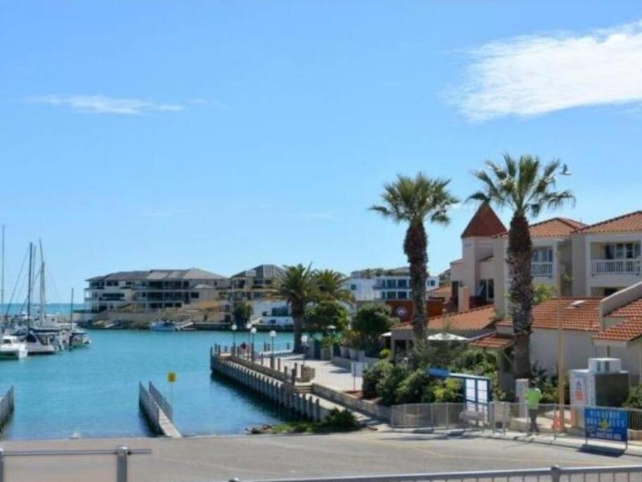 Modern Luxury 1 Bedroom Apartment - Walk To The Shops! Free Wifi Clarkson Exterior foto